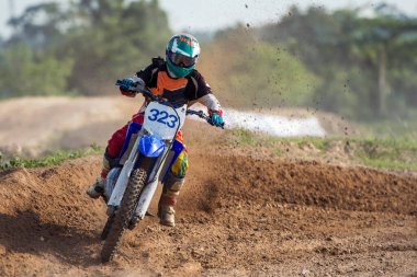 Motokros motor yarış hızı ve gücü ekstrem erkek sporu, spor aksiyon konsepti