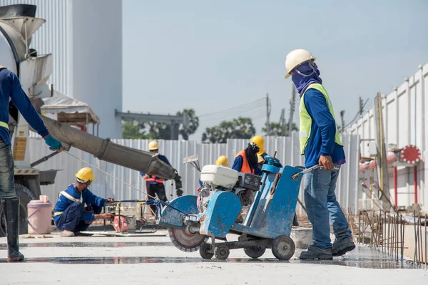 Labor Construction Worker Using Machine Cutter Joint Concrete Slab Road — Stock Photo, Image