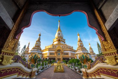 Phra Maha Chedi Chai Mongkol, Tayland 'ın Roi Et eyaletindeki büyük pagoda.. 