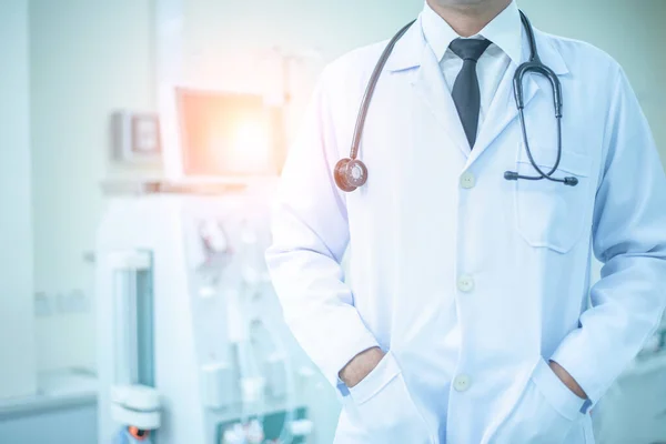 Ticari işler için hastane geçmişinde doktor ve ileri diyaliz ekipmanları