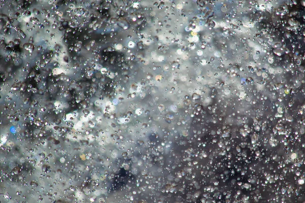 Su Damlacıkları Kameraya doğru sıçrıyor