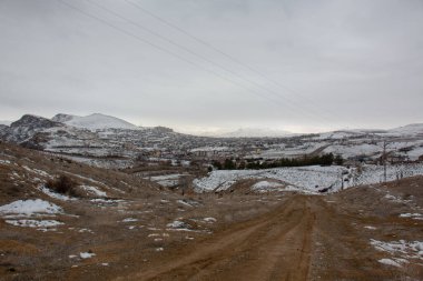 Beyazlar içinde karlı dağlar. Sivas / Türkiye