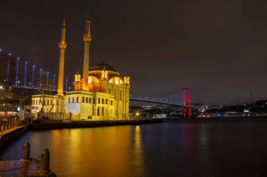 16 Ocak 2020 Karaköy / Türkiye Ortakoy Camisi ve Boğaz Köprüsü