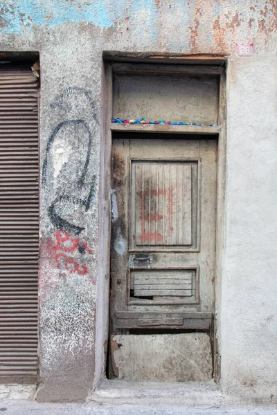 Puerta Madera Una Vieja Casa Abandonada Puerta Cerrada Con Llave — Foto de Stock