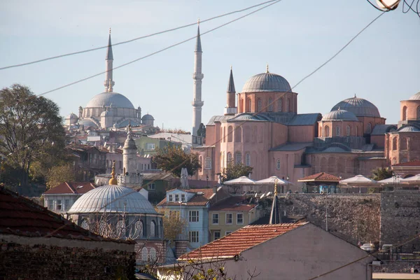 Δεκεμβρίου 2019 Κωνσταντινούπολη Τουρκία Δύο Τζαμιά Και Κτίρια Fatih — Φωτογραφία Αρχείου