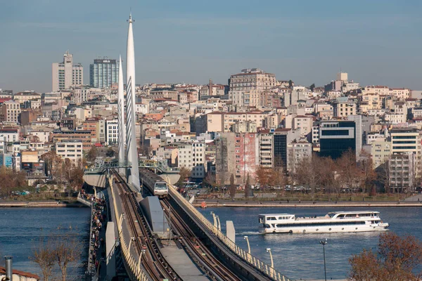 17 Aralık 2019 İstanbul / Türkiye Haliç metro köprüsü üst görünümü ve Galata Kulesi.