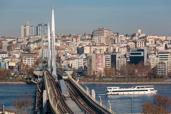 Декабря 2019 Года Стамбул Турция Халичский Метромост Галатская Башня — стоковое фото