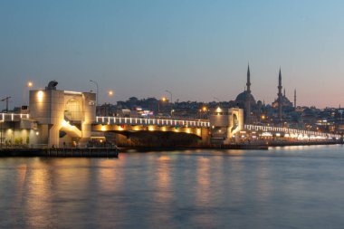 12 Aralık 2019 İstanbul / Türkiye Galata köprüsü ve Yeni Cami