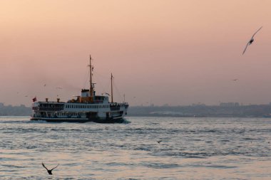 İstanbul / Türkiye 10 Aralık 2019 İstanbul 'daki deniz işçisine giden feribot