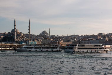 2 Mart 2020 İstanbul / Türkiye Yeni cami ve vapur