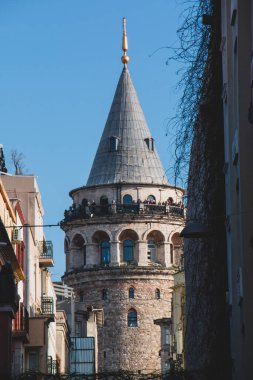 2 Mart 2020 İstanbul / Türkiye İstanbul sokakları ve Galata Kulesi