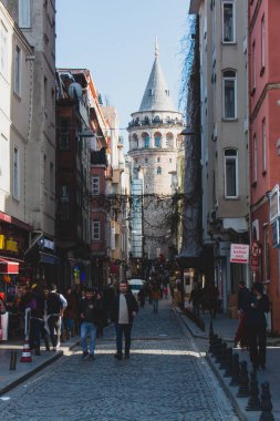 2 Mart 2020 İstanbul / Türkiye İstanbul sokakları ve Galata Kulesi