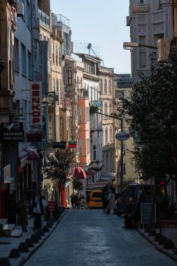 2 Mart 2020 Karaköy / İstanbul Galata sokakları ve ziyaretçi halkı