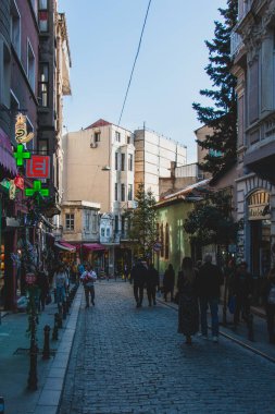 2 Mart 2020 Karaköy / İstanbul Galata sokakları ve ziyaretçi halkı