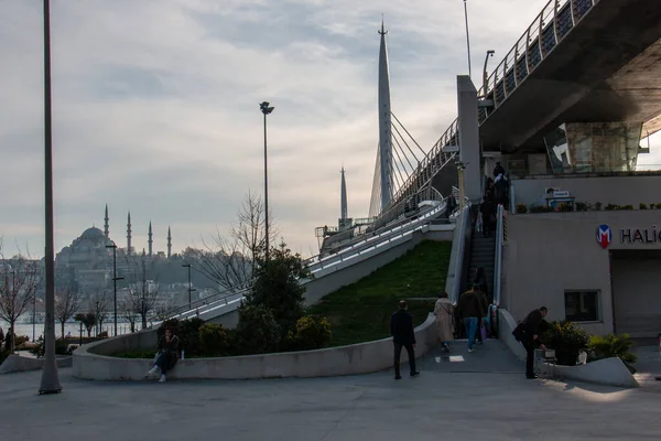 Marzo 2020 Estambul Turquía Puente Metro Halic Mezquita Suleymaniye —  Fotos de Stock