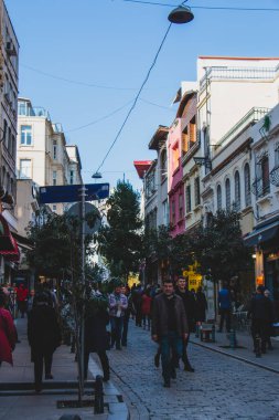 2 Mart 2020 Karaköy / İstanbul Galata sokakları ve ziyaretçi halkı