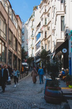 2 Mart 2020 Karaköy / İstanbul Galata sokakları ve ziyaretçi halkı