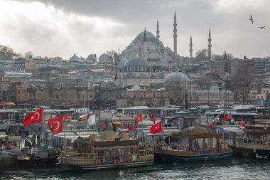 8 Şubat 2020 Fatih / İstanbul Eminonu balıkçıları Eminn 'de balık satıyor.