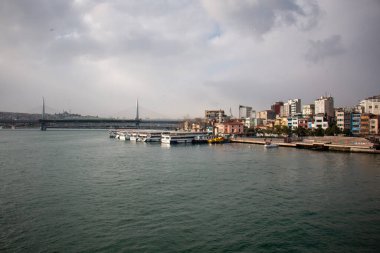 8 Şubat 2020 Fatih / İstanbul Halic metro köprüsü, deniz ve manzara