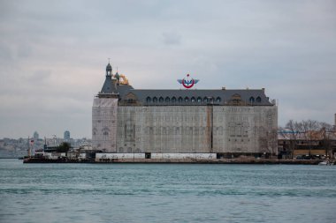 16 Ocak 2020 İstanbul / Türkiye Haydarpaşa tren istasyonu ve deniz