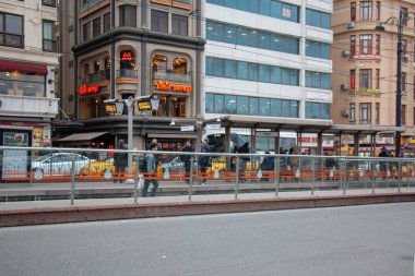 16 Ocak 2020 İstanbul / Türkiye Sirkeci tramvay istasyonu ve yolu