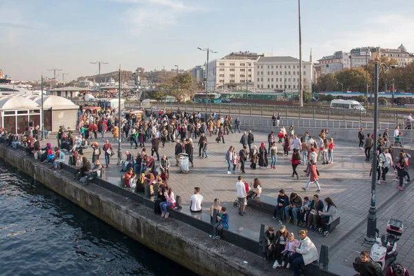 Listopada 2019 Stambuł Turcja Plac Eminonu Odwiedzający — Zdjęcie stockowe