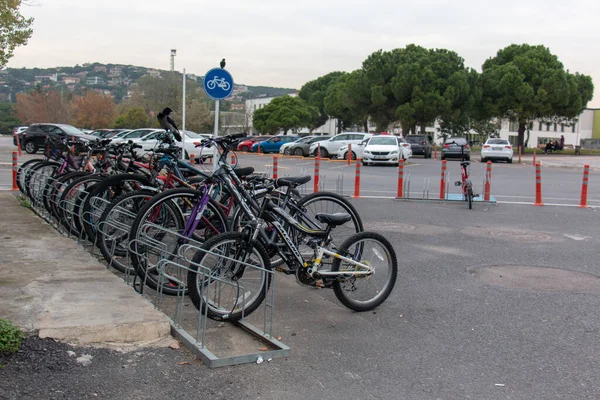 Noviembre 2019 Estambul Turquía Estacionamiento Bicicletas Bicicletas — Foto de Stock