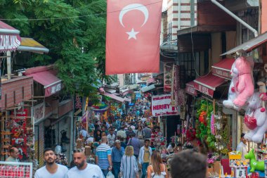 1 Ekim 2019 İstanbul Türk Pazarı İstanbul sokaklarına insan ve alışveriş merkezi kurdu