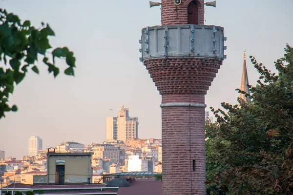 Octubre 2019 Estambul Turquía Minarete Una Antigua Mezquita Histórica — Foto de Stock