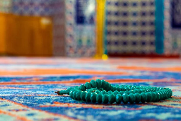 Розарий Используемый Поклонения Внутри Мечети — стоковое фото