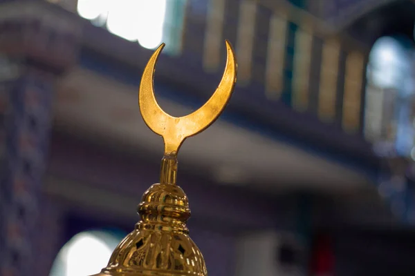 Srpek Islámským Symbolem Uvnitř Měsíční Mešity — Stock fotografie