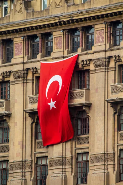 Bandera Turca Colgada Edificio Grande Fotos De Stock