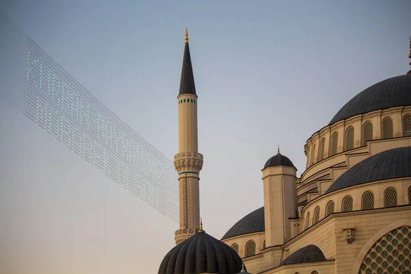 Camlica camiinin mimari yapısı. Türkiye 'nin en büyük camii