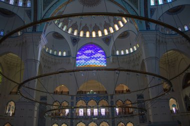 14 Ağustos 2020 İstanbul, Camlica camii mimari yapısı. Türkiye 'nin en büyük camii