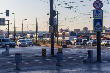 27 Temmuz 2019 İstanbul / Türkiye Sirkeci otomobil ve tramvay yolu.