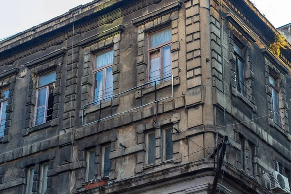 Oude Architectuur Oud Huis Met Gebroken Ramen — Stockfoto