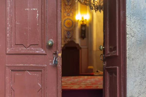 Toegangsdeur Van Een Prachtige Moskee — Stockfoto