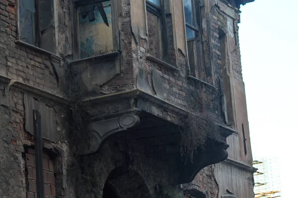 Oude Venster Historische Architectuur Van Een Oud Huis — Stockfoto