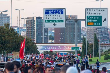 15 Temmuz 2019 İstanbul / Türkiye 15 Temmuz mitingine ellerinde Türk bayraklarıyla gidenler.