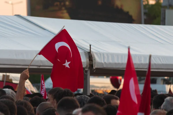 Temmuz 2019 Stanbul Türkiye Temmuz Mitingine Ellerinde Türk Bayraklarıyla Gidenler — Stok fotoğraf