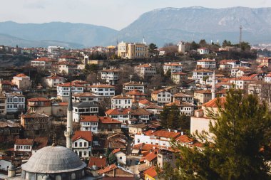 Safranbolu / Türkiye 'de 29 Ocak 2020 Safranbolu / Türkiye Geleneksel Osmanlı evleri. Safranbolu UNESCO Dünya Mirası Alanının koruması altında.