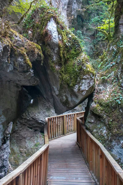 ホルマキャニオン 呉山国立公園 山の中を流れる水と危険なハイキングコース — ストック写真