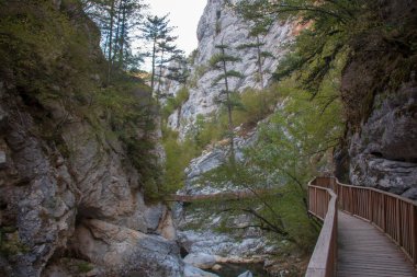 Horma Kanyonu, Kure Dağları Ulusal Parkı. Dağlardan geçen sular ve tehlikeli yürüyüş yolları.