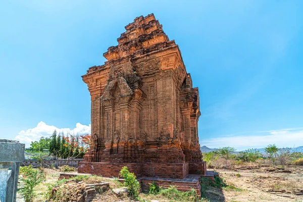 Vietnam 'ın Ninh Thuan bölgesindeki Cham kuleleri.