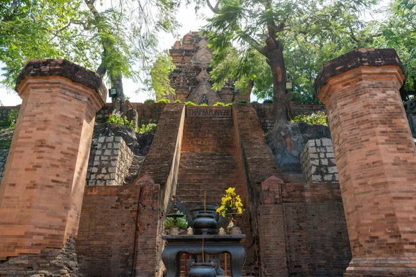 Ponagar ya da Thap Ba Po Nagar, Vietnam 'ın Nha Trang kenti yakınlarında bulunan bir tapınak kulesidir.