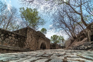 Antik topçu ve büyük dağ torpido tünelleri savaşı - Vung Tau şehri, Vietnam