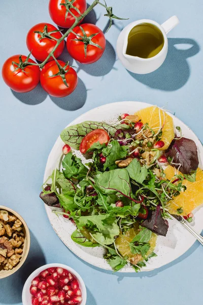 Flatlay Citrus Salad Plate Pomegranate Seeds Nut Olive Oil Blue — Stock Photo, Image