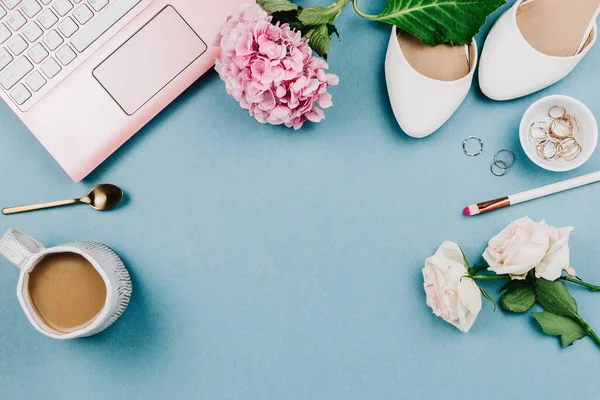 Beautiful Feminine Flatlay Pink Laptop Woman White Shoes Jewerly Flowers — Stock Photo, Image