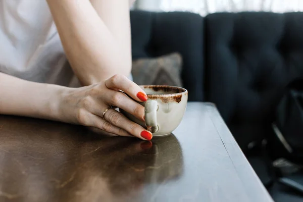 Closeup Woman Hand Holding Cup Hot Beverage Selective Focus — Stock Photo, Image