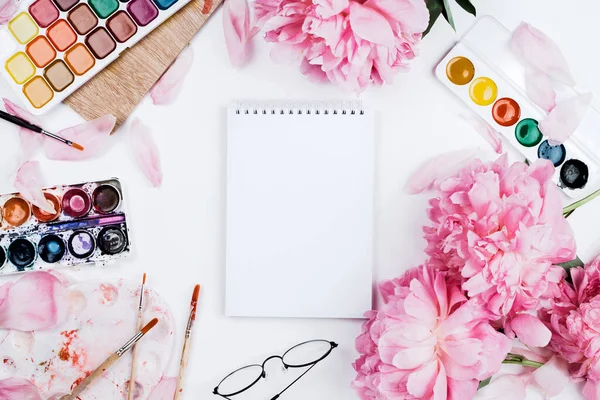 Beautiful Feminine Flatlay Mockup Notebook Stationery Supplies Watercolors Pink Peonies — Stock Photo, Image